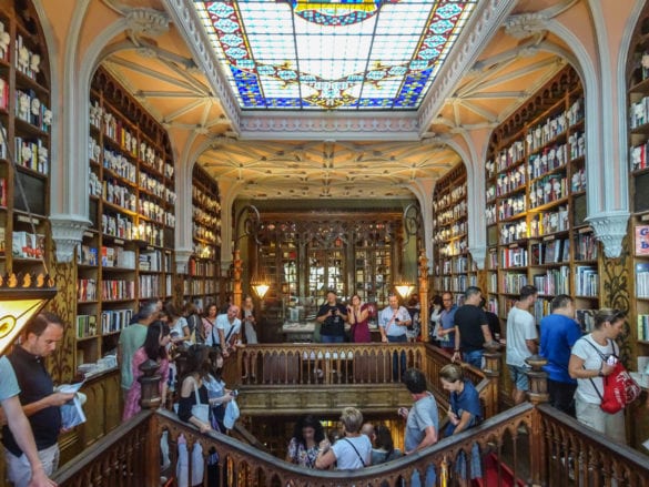 Innenraum Livraria Lello in Porto