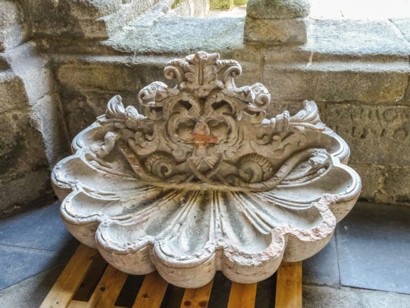 antikes Element Kathedrale von Porto am Jakobsweg in Portugal
