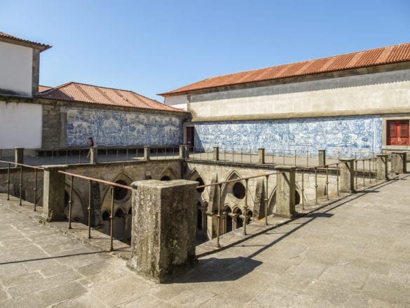 Plateu Kathedrale von Porto am Jakobsweg in Portugal