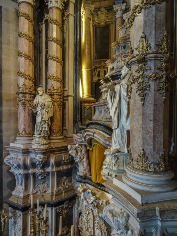 Innenraum Igreja dos Clérigos in Porto am Jakobsweg Portugal