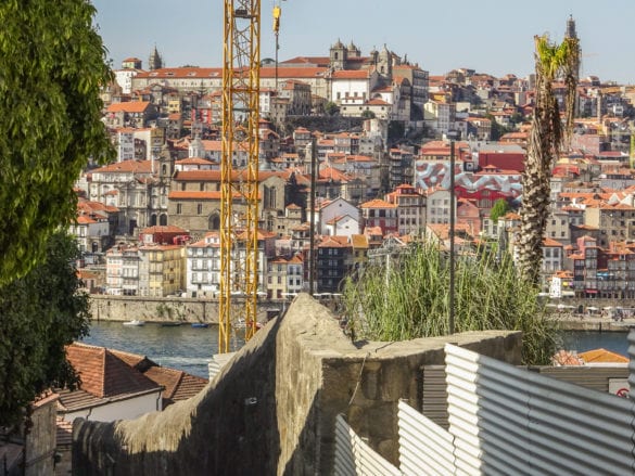 Blick von Vila Nova de Gaia nach Ribeira in Porto am Jakobsweg Portugal