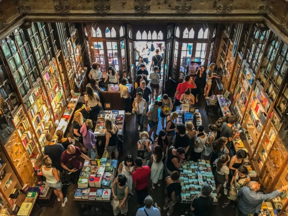Innenraum Livraria Lello in Porto