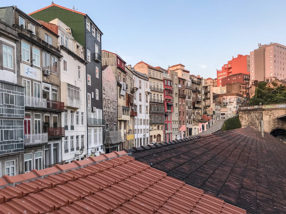 Ausblick vom The Passenger Hostel auf Sao Bento Bahnhof in Porto