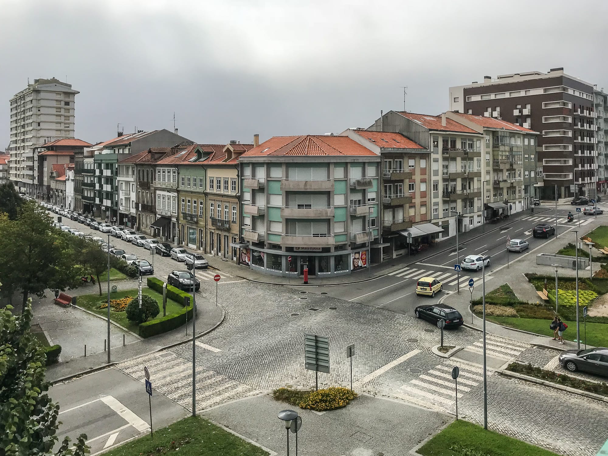 Eckhausgebäude in Viana do Castelo am Jakobsweg Portugal