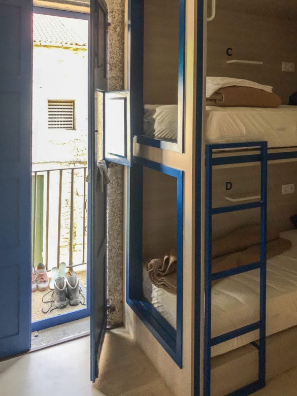 4-Betten-Zimmer im Hostel Santiago KM-0 in Santiago de Compostela