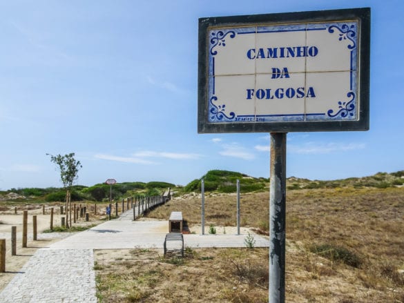 Beschilderung zum Caminho da Folgosa am Jakobsweg Portugal
